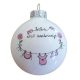 Kislányoknak “Baba első karácsonya” feliratú, opál fehér 8 cm-es gömb. Rendelje névvel és akár dátummal!