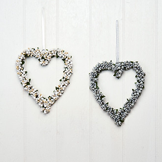 Szív alakú függő karácsonyi dekoráció, ajtódísz, ezüst/fehér bogyókkal, 20 cm